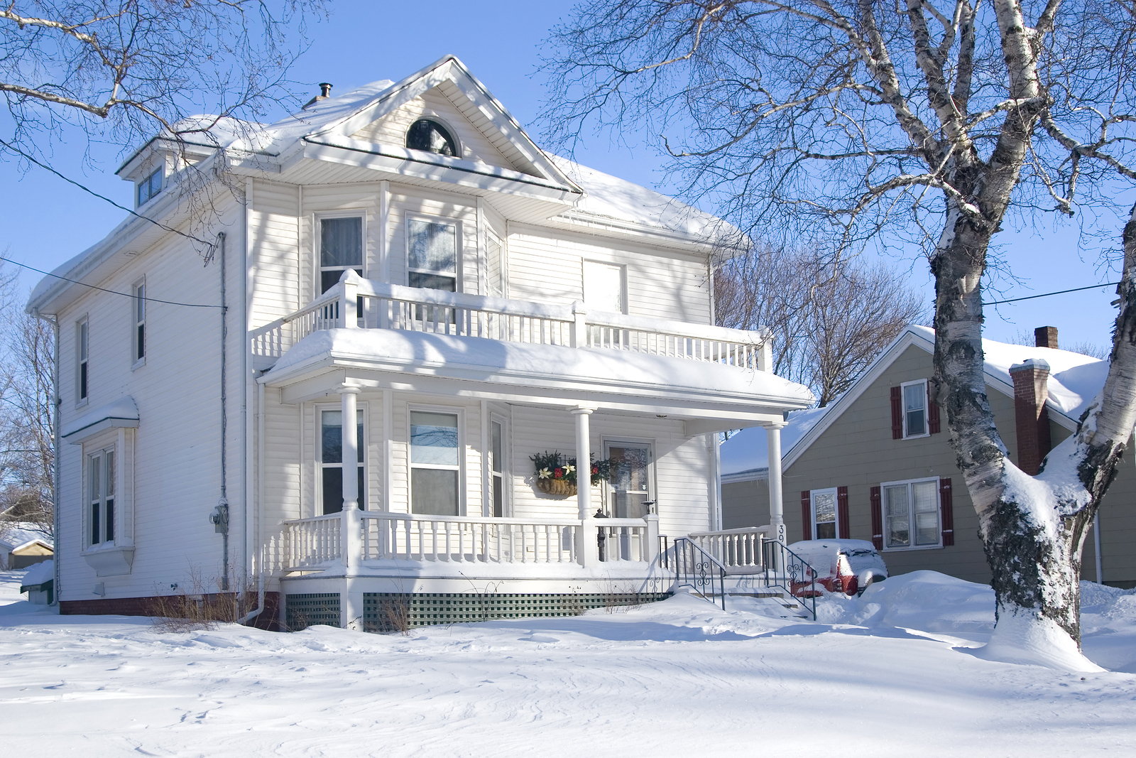 Tips for closing up vacation home before winter